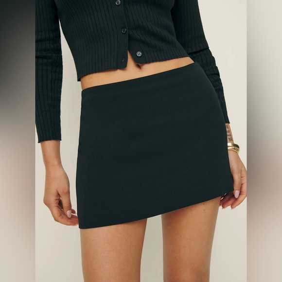 Reformation Dresses & Skirts - Reformation Carla Low Waist Mini Skirt Black Size 10